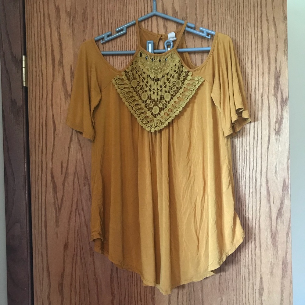 Very cute mustard top